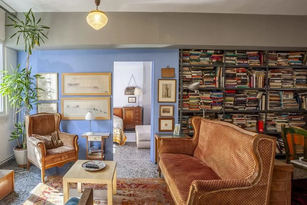 Greek Retro Decor & Wesanderson'S Movies Design Thessaloníki Lägenhet