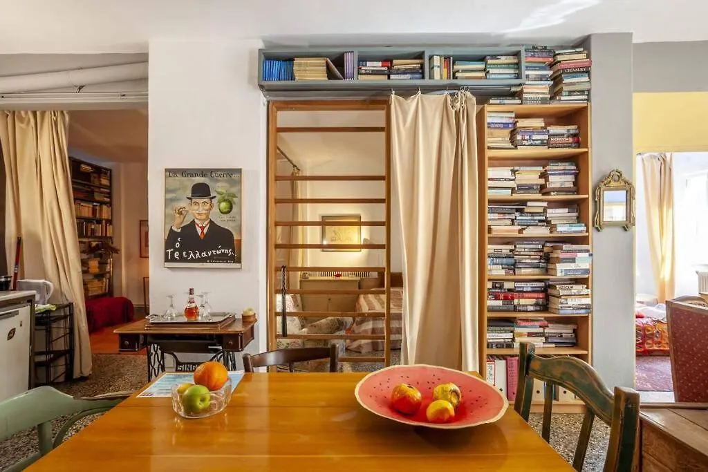Greek Retro Decor & Wesanderson'S Movies Design Thessaloníki