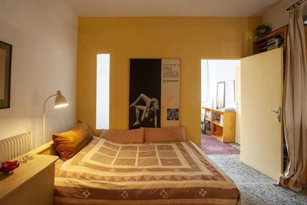 Greek Retro Decor & Wesanderson'S Movies Design Thessaloníki Lägenhet
