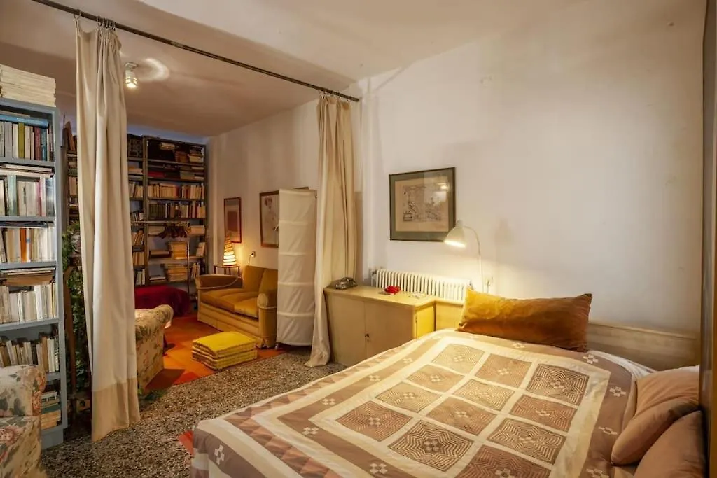Greek Retro Decor & Wesanderson'S Movies Design Thessaloníki