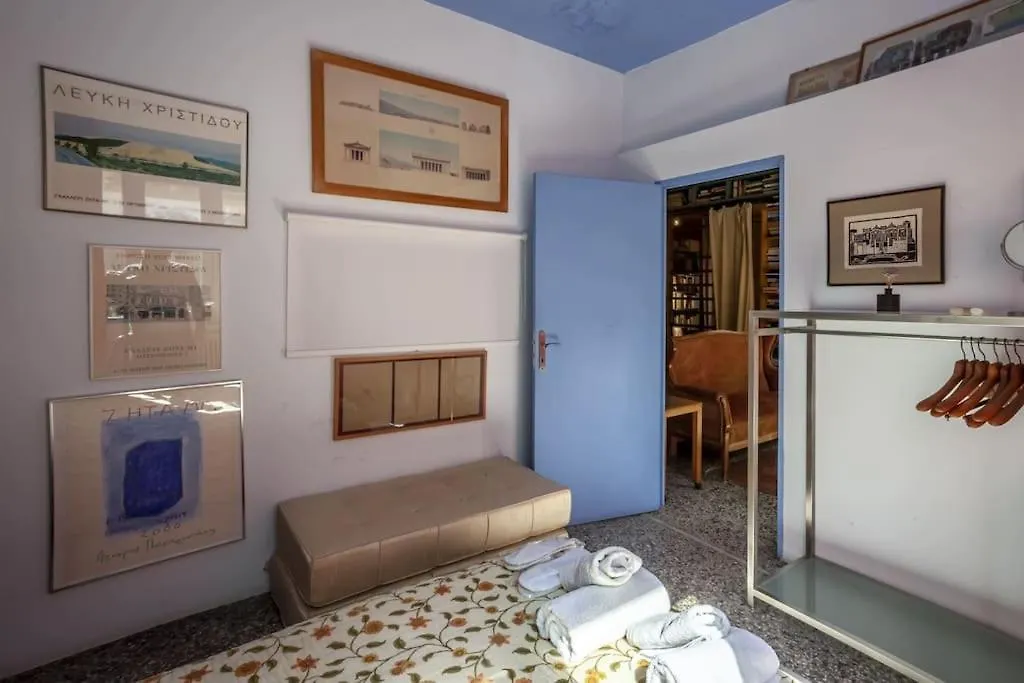 Greek Retro Decor & Wesanderson'S Movies Design Thessaloníki Lägenhet